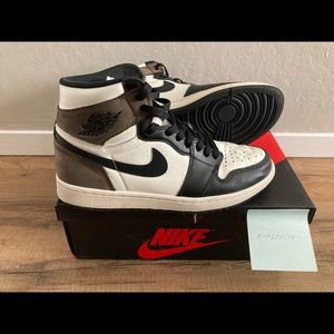 Jordan 1 Dark Mocha size 9
